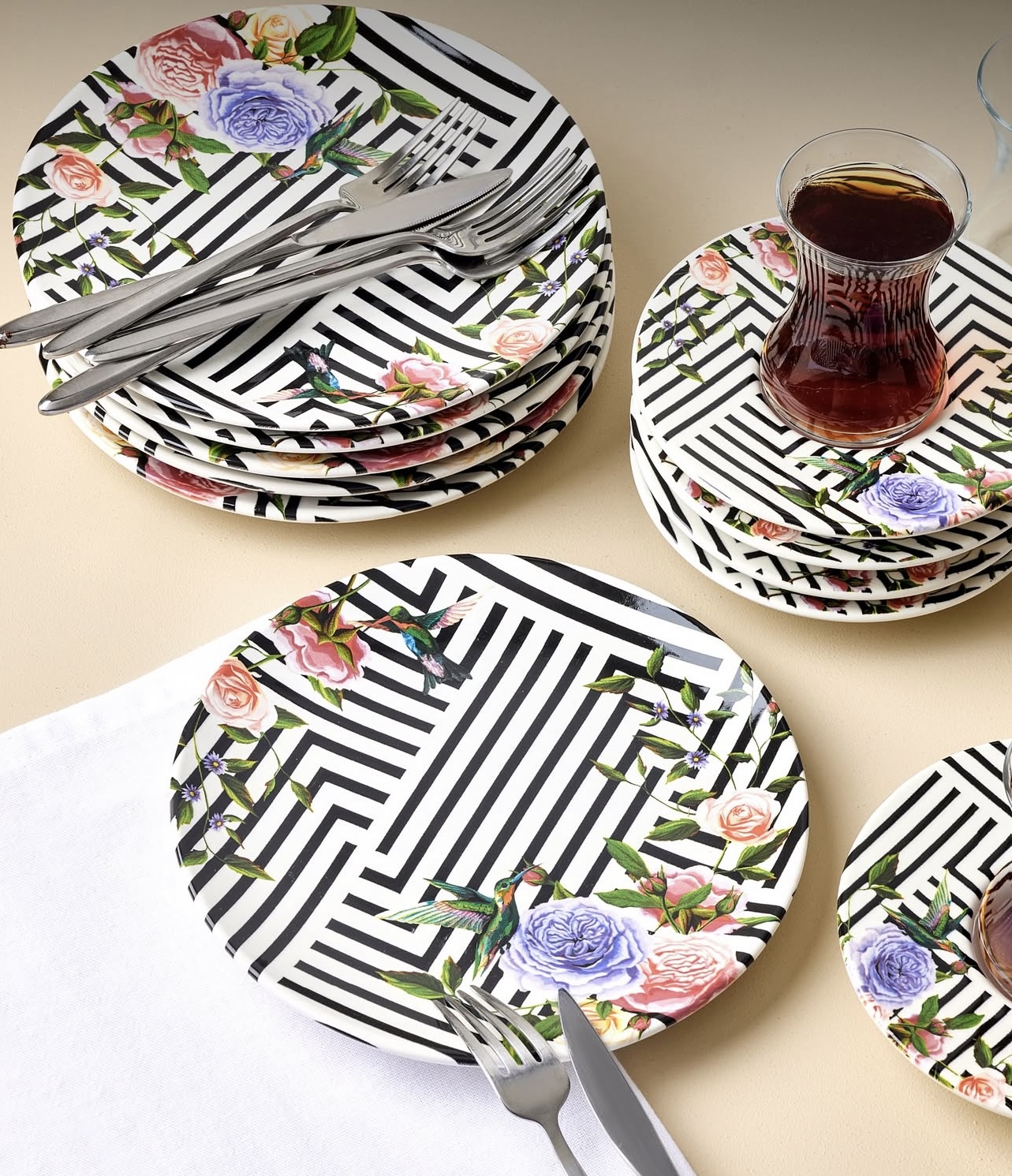 Set Pjatash Black & Floral